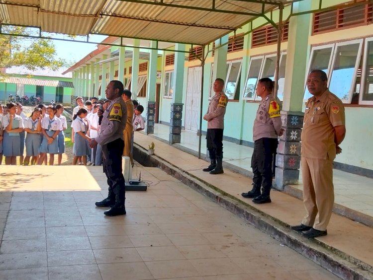 Bhabinkamtibmas Kec. Ruteng Laksanakan Sosialisasi Penerimaan Anggota Polri 2025 di SMAN 2 Purang