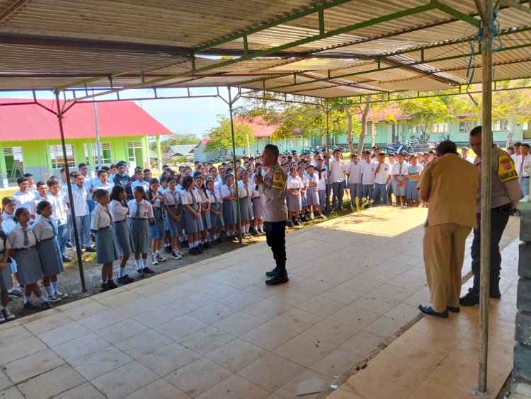 Bhabinkamtibmas Kec. Ruteng Laksanakan Sosialisasi Penerimaan Anggota Polri 2025 di SMAN 2 Purang