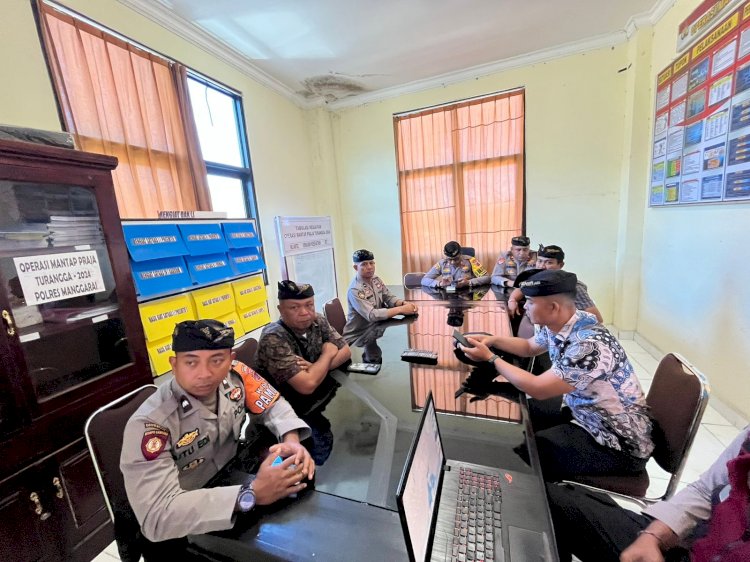 Polres Manggarai Mengadakan Kegiatan Bimbingan Rohani Lintas Agama Bagi Personil Polres Manggarai