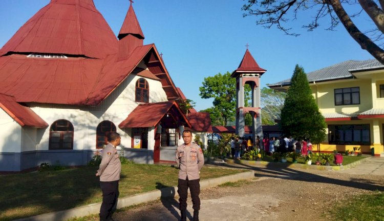 Polsek Cibal Amankan Perayaan Misa di Gereja Paroki Kristus Raja Pagal