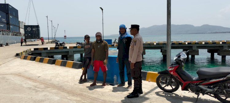 KP3 Laut Pelabuhan Reo Laksanakan Pengamanan Aktivitas Bongkar Muat di Pelabuhan Laut Kelas II Reo Berlangsung Lancar