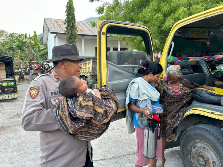 Sinergitas Polri bersama TNI dan Pemda Flotim Tangani Situasi Pasca Erupsi Gunung Api Lewotobi Laki-laki