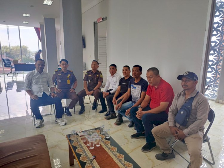 Penyidik Tipikor Polres Manggarai Serahkan Tersangka dan Barang Bukti Tindak Pidana Korupsi Pembangunan Gedung Terminal Bandar Udara Frans Sales Lega