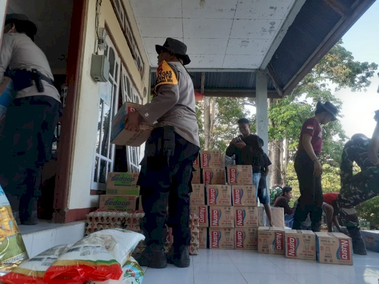 Polres Flotim dan BKO Brimob Sikka Gelar Bantuan Kemanusiaan untuk Pengungsi Erupsi Gunung Lewotobi