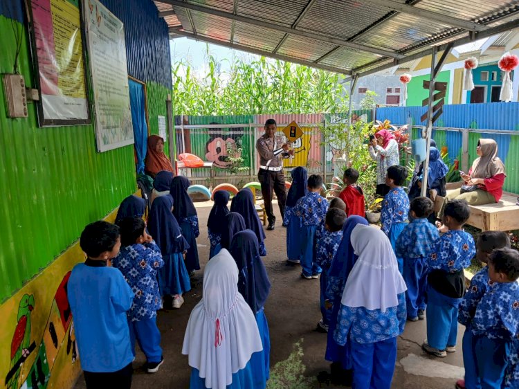 Sat Lantas Polres Manggarai Gelar Police Goes To School di TK Raden A. Assalam