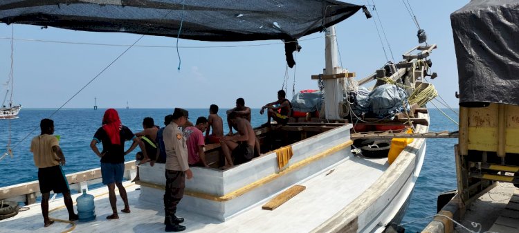 KP3 Laut Laksanakan Pengamanan Aktivitas Bongkar Muat di Pelabuhan Laut Kelas II Reo Aktivitas Berlangsung Lancar