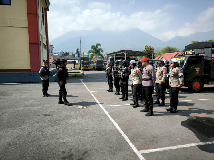 Patroli Gabungan Polres Manggarai dan Kompi 2 Yon B Pelopor: Ciptakan Situasi Kamtibmas Kondusif dalam Operasi Mantap Praja 2024