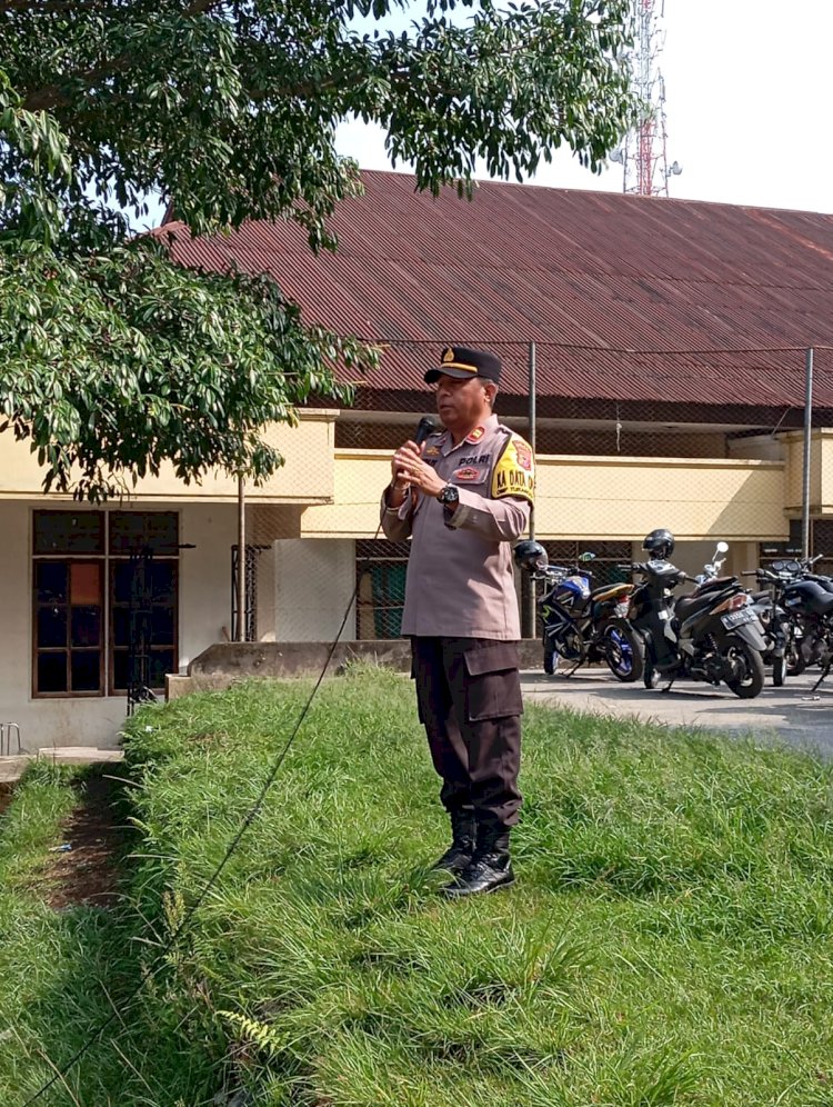 Kasat Binmas Polres Manggarai Pimpin Pelatihan PBB Mahasiswa UNIKA Santu Paulus Ruteng