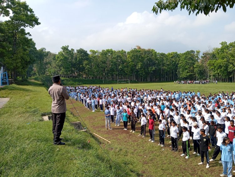 Kasat Binmas Polres Manggarai Pimpin Pelatihan PBB Mahasiswa UNIKA Santu Paulus Ruteng