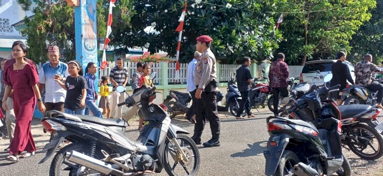 Polsek Reo Gelar Pengamanan Misa Minggu di Gereja Paroki Sta. Maria Ratu Rosari