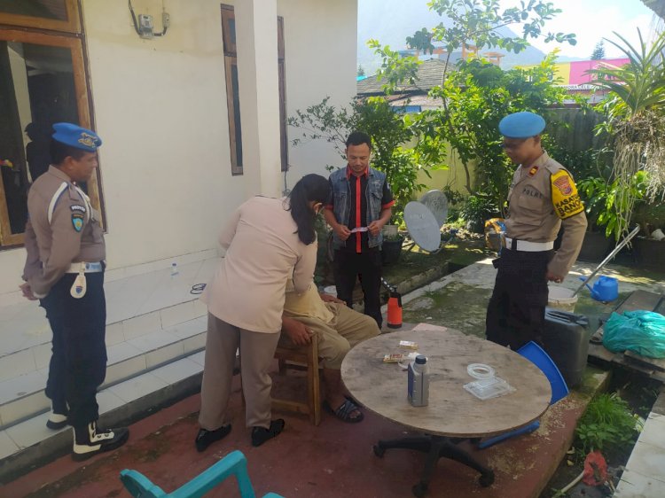 Kasi Dokkes Polres Manggarai Melaksanakan Home Visit kepada Personil Polres yang Sakit