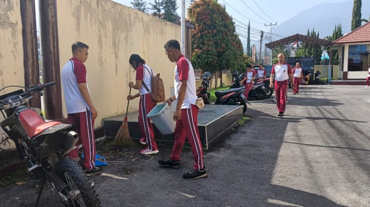 Polres Manggarai Gelar Jumat Bersih, Wujudkan Lingkungan Bersih dan Sehat