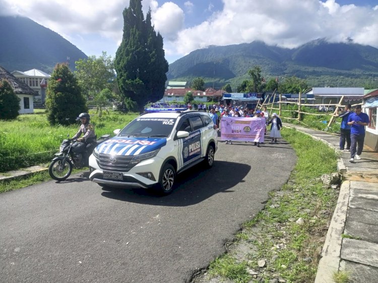 Personel Polres Manggarai Lakukan Pengamanan dan Pengawalan Jalan Sehat SLB Karya Murni Ruteng