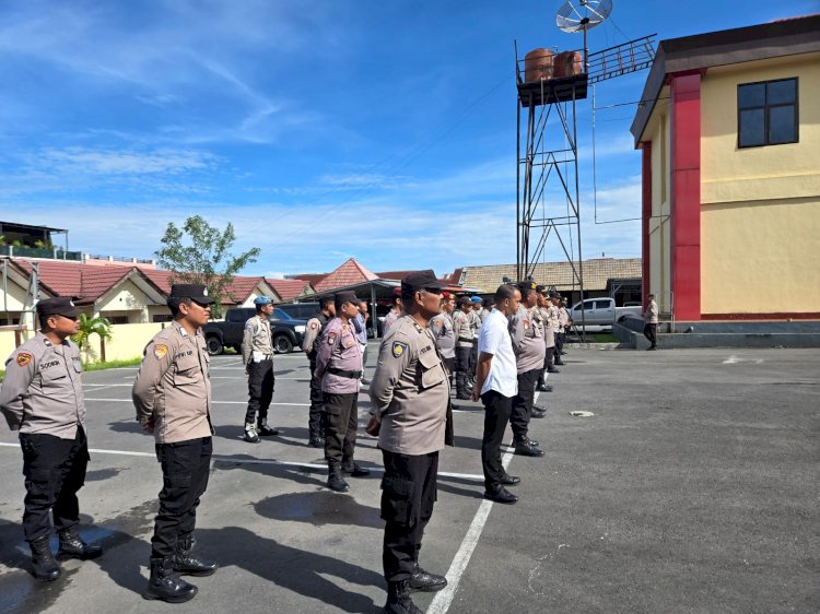 Kabagops Polres Manggarai Pimpin Pengamanan Rapat Pleno Rekapitulasi Suara di KPU Kabupaten Manggarai.