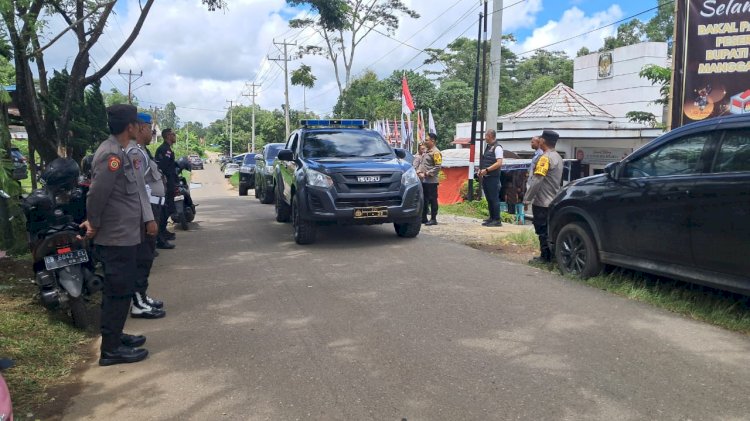 Kabagops Polres Manggarai Pimpin Pengamanan Rapat Pleno Rekapitulasi Suara di KPU Kabupaten Manggarai.