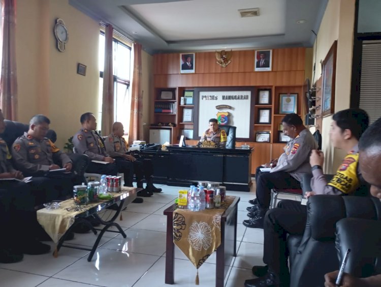 Kapolres Manggarai Pimpin Rapat Anev Mingguan, Tekankan Arahan dan Penekanan Penting