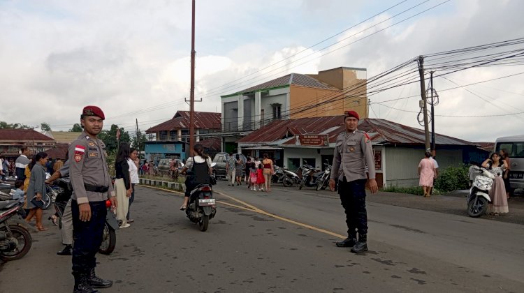 Personel Polres Manggarai Laksanakan Pengamanan Ibadah Minggu di Kota Ruteng