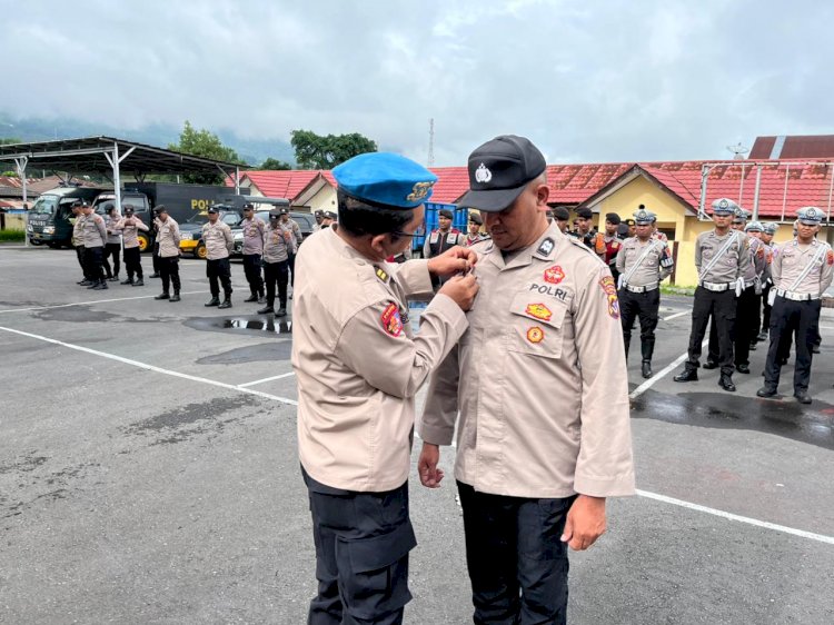 Pengecekan Dan Penertiban Seragam Anggota Polres Manggarai Yang Menggunakan Brevet Tanpa Hak