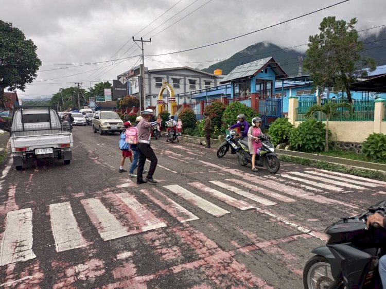 Sat Lantas Polres Manggarai Laksanakan Giat Rutin, Pastikan Kamseltibcarlantas di Kota Ruteng