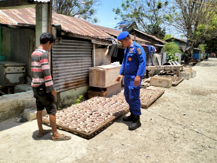 Polairud Polres Manggarai Laksanakan Giat Sambang Tingkatkan Kesadaran Masyarakat Pesisir Sungai Wae Pesi,Kec.Reok