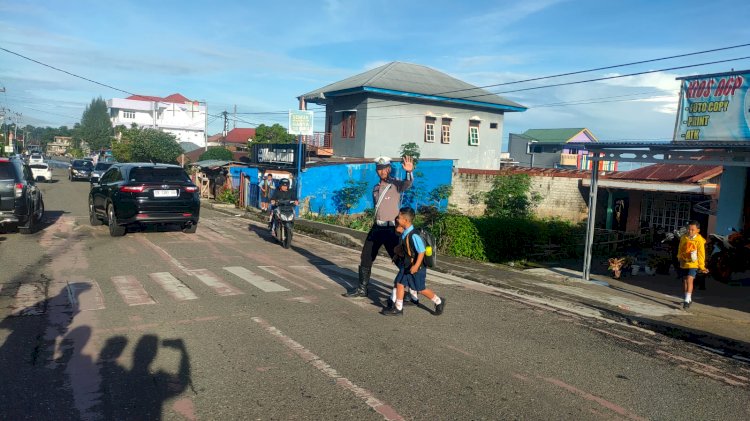 Sat Lantas Polres Manggarai Laksanakan Giat Rutin, Pastikan Kamseltibcarlantas di Kota Ruteng