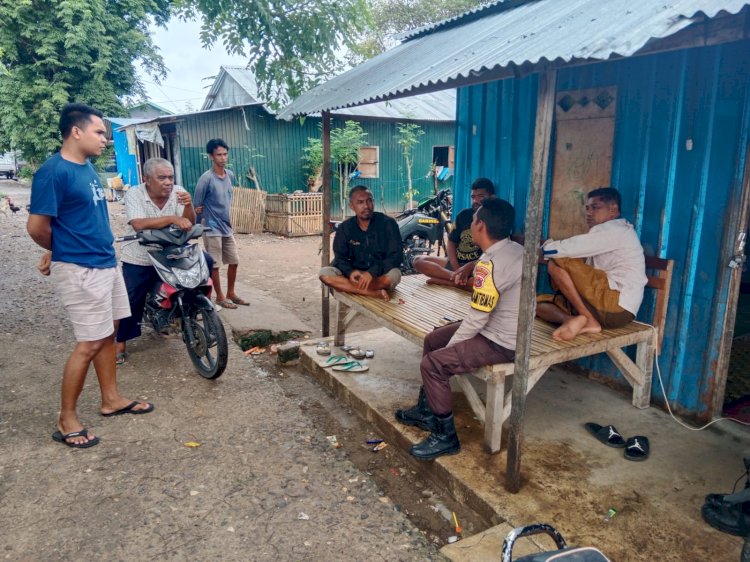 Bhabinkamtibmas Kel. Reok Himbau Warga untuk Terus Waspada Terhadap Cuaca Ekstrem di Kec. Reok Kab. Manggarai