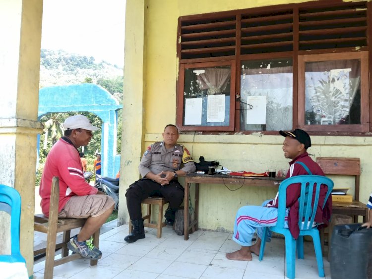 Bhabinkamtibmas Desa Riung Kec. Cibal Laksanakan Patroli dan Sambang di SMP Negeri 4 Beanio