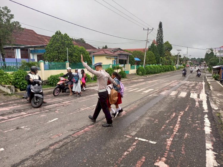 Sat Lantas Polres Manggarai Laksanakan Pengamanan dan Pengaturan Lalu Lintas, tingkatkan kesadaran Berlalu Lintas.