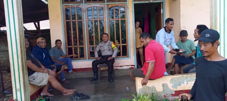 Bhabinkamtibmas Kecamatan Ruteng Lakukan Patroli Dialogis di Desa Benteng Kuwu