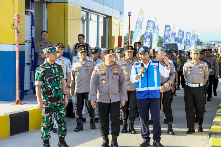 Persiapan Pengamanan Natal-Tahun Baru, Kapolri dan Panglima TNI Tinjau Gerbang Tol Prambanan