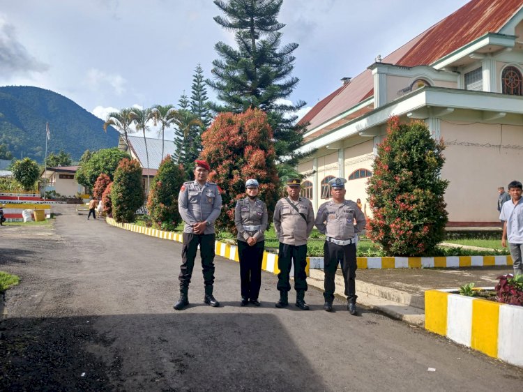 Polres Manggarai Amankan Ibadah Minggu di Kota Ruteng Jelang Natal dan Tahun Baru