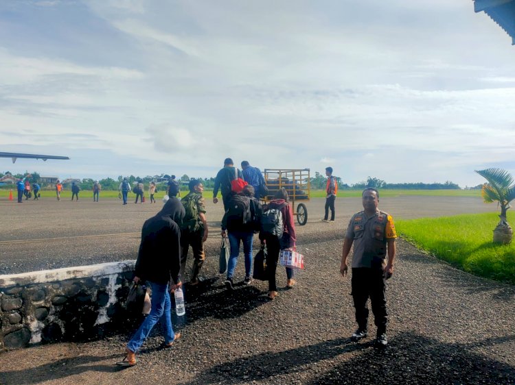 Pengamanan Pos Terpadu Bandara Frans Sales Lega Ruteng dalam Ops Lilin Turangga 2024