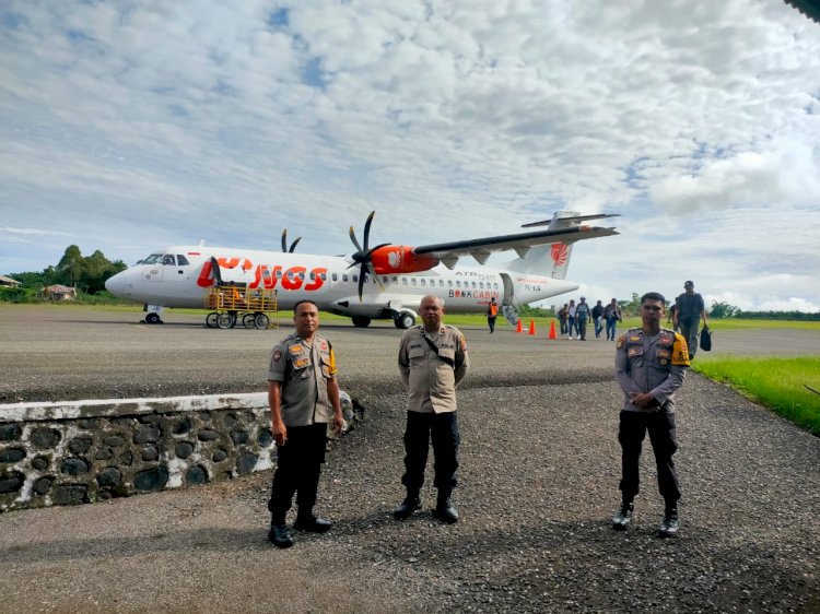 Pengamanan Pos Terpadu Bandara Frans Sales Lega Ruteng dalam Rangka Ops Lilin Turangga 2024