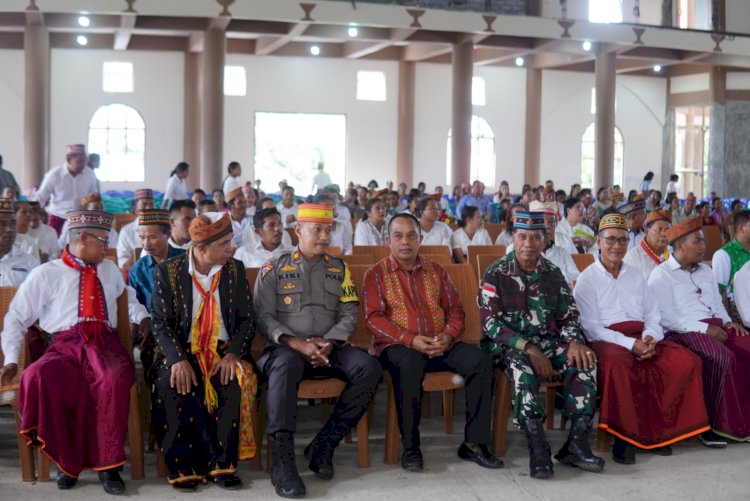 Kapolsek Satar Mese Pimpin Pengamanan Misa Pengangkatan dan Pengesahan Badan Pengurus Dewan Pastoral Paroki St. Stefanus Iteng