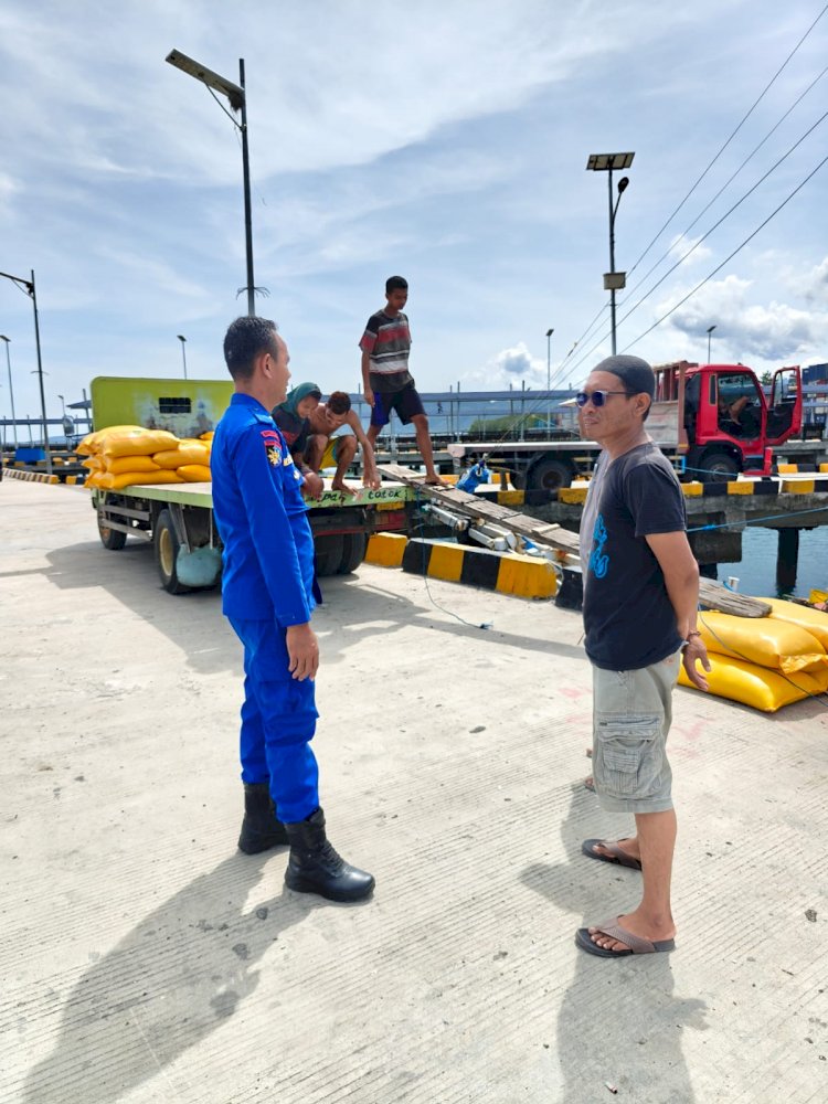 Sat Polairud Polres Manggarai Laksanakan Patroli dan Sambang di Pelabuhan Reo