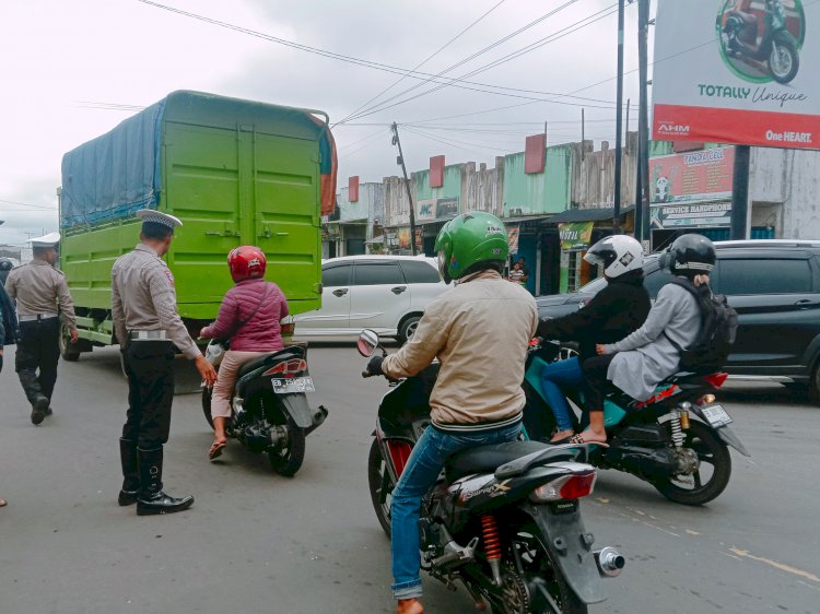 Satlantas Polres Manggarai Gelar Patroli KRYD, PAMTURLALIN, dan Himbauan Kamseltibcar Lantas di Kota Ruteng