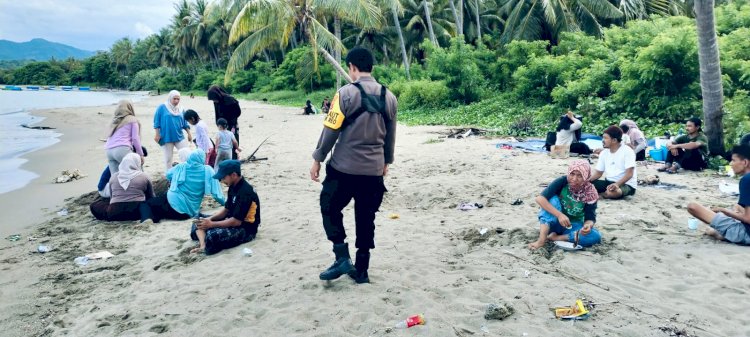 Sambut Tahun Baru, Polsek Reo Gelar Personil Pengamanan Tempat Wisata Pantai di Reok.