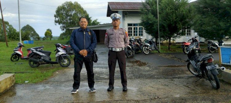 Personil Polres Manggarai Amankan Ibadah Minggu di Gereja-Gereja Kota Ruteng