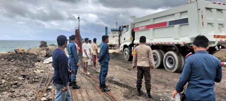 KP3 Laut Reo Amankan Aktivitas Bongkar Muat di Pelabuhan Laut Khusus Bonewangka