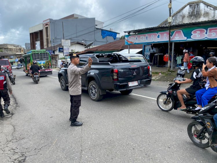 Sat Samapta Polres Manggarai Laksanakan Patroli Kota, Dialogis, Himbauan Kamtibmas, dan Pengaturan Lalu Lintas