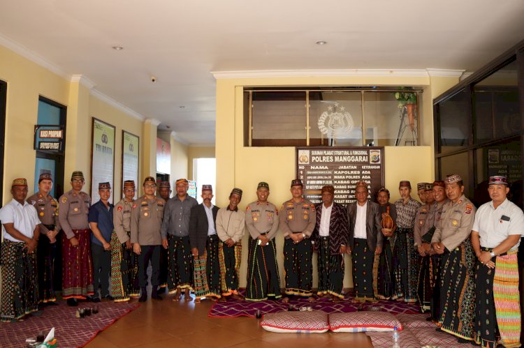 Polres Manggarai Gelar Ritual Adat Teing Hang, Wujud Syukur dan Permohonan Berkat Tahun Baru