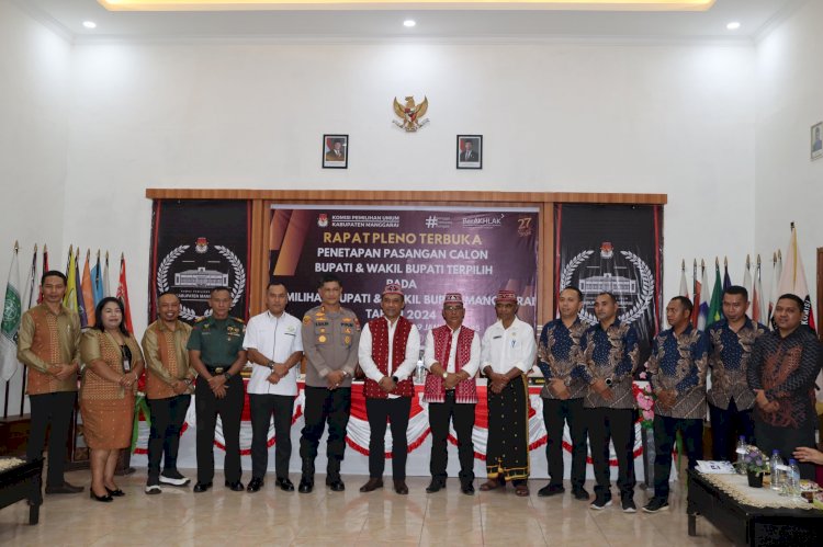 Polres Manggarai Gelar Pengamanan Pada Rapat Pleno Terbuka Penetapan Pasangan Calon Bupati dan Wakil Bupati Terpilih Manggarai 2024