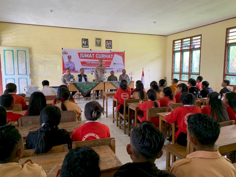 Polres Manggarai Gelar Jumat Curhat Bersama Guru dan Siswa SMK Bintang Timur