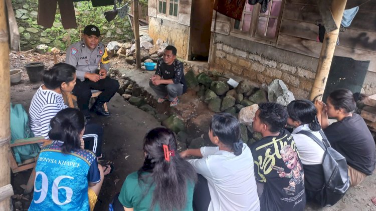 Bhabinkamtibmas Kecamatan Langke Rembong Laksanakan Patroli dan Sambang, Sampaikan Himbauan Kamtibmas