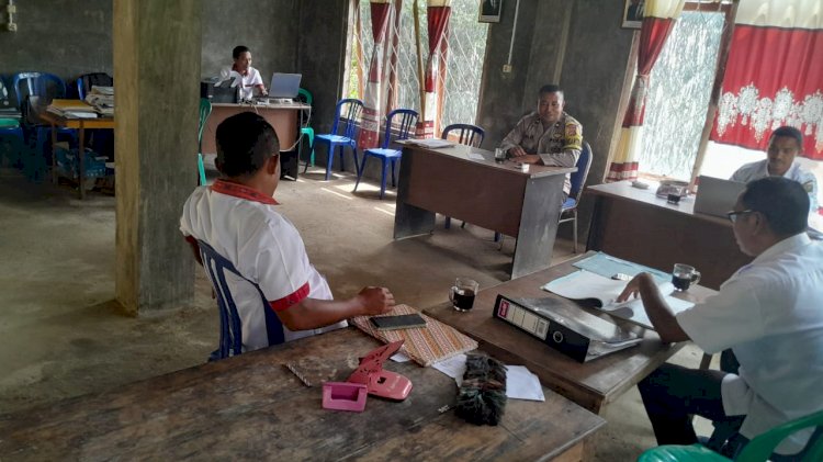 Bhabinkamtibmas Laksanakan Sambang dan Sosialisasi Kamtibmas di Desa Benteng Tubi