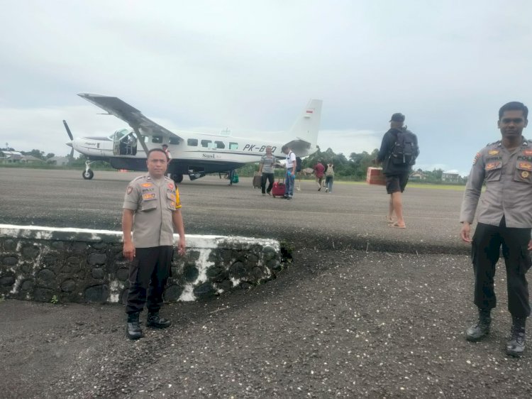 KP3 Udara Frans Sales Lega Ruteng Amankan Operasional Pesawat di Bandara