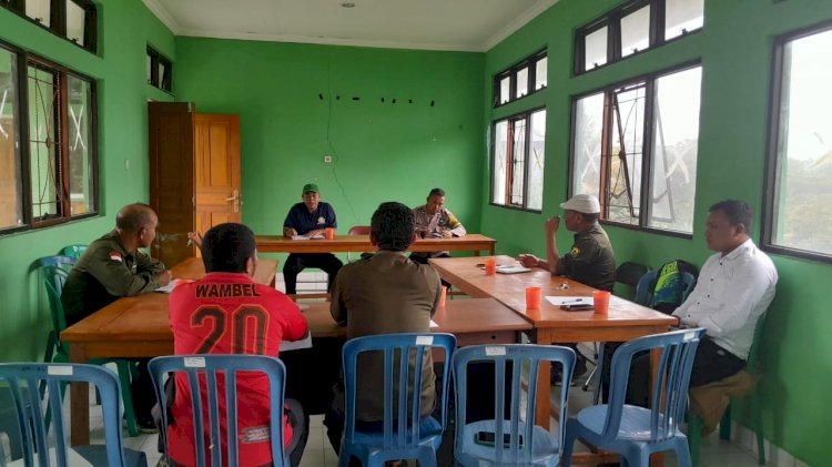 Bhabinkamtibmas Aipda Kornelius Jemarus Hadiri Rapat Koordinasi Program Penanaman Jagung Serentak di Kecamatan Rahong Utara