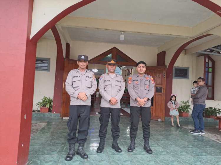 Polres Manggarai Gelar Pengamanan Ibadah Minggu di Gereja-Gereja Kota Ruteng