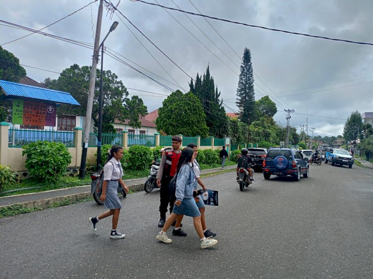 Samapta Polres Manggarai Laksanakan Patroli Dalam Kota dan Pengaturan Lalin