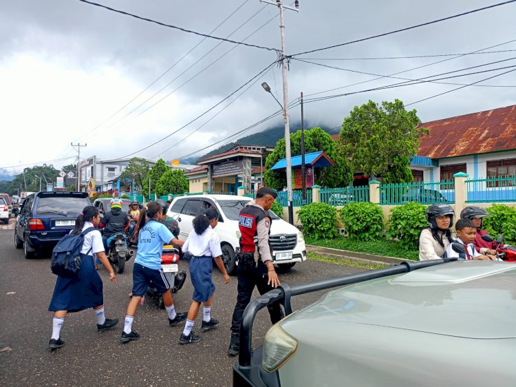 Samapta Polres Manggarai Laksanakan Patroli Dalam Kota dan Pengaturan Lalin